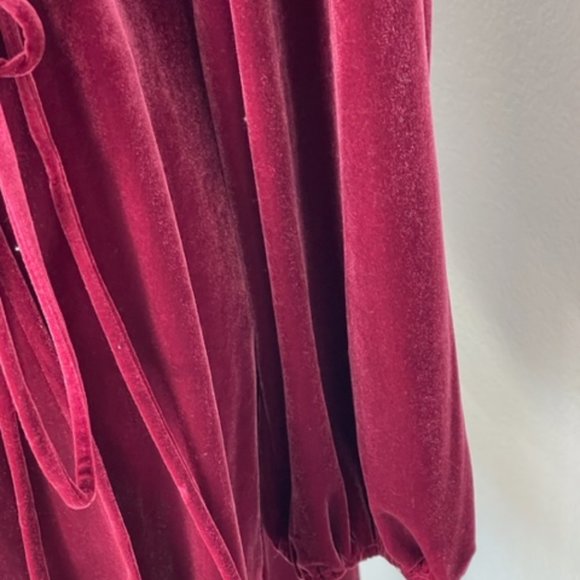 Gianni Bini Velvet Wrap Dress In Merlot - Size Medium - New with Tags - Picture 4 of 6